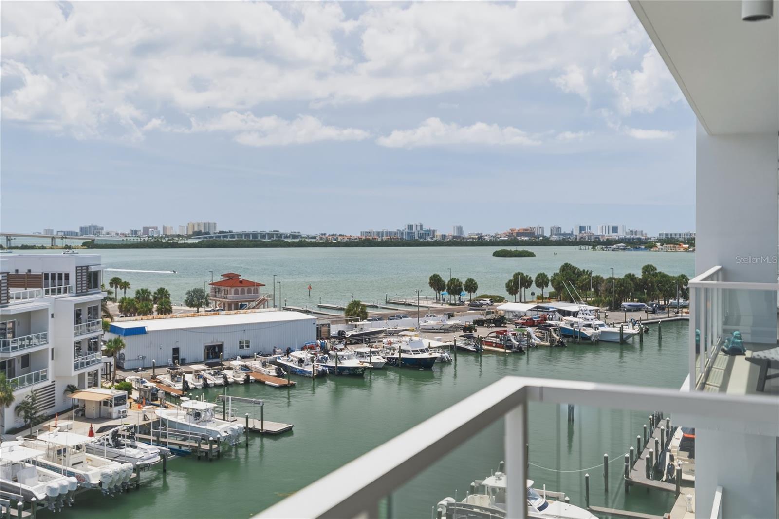 MARINA BAY 880 - Residential