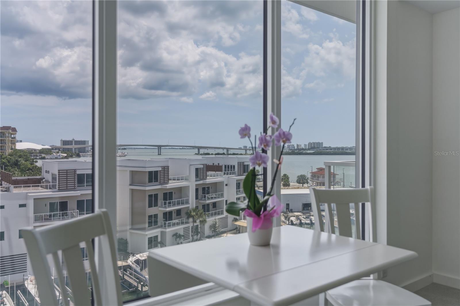 MARINA BAY 880 - Residential