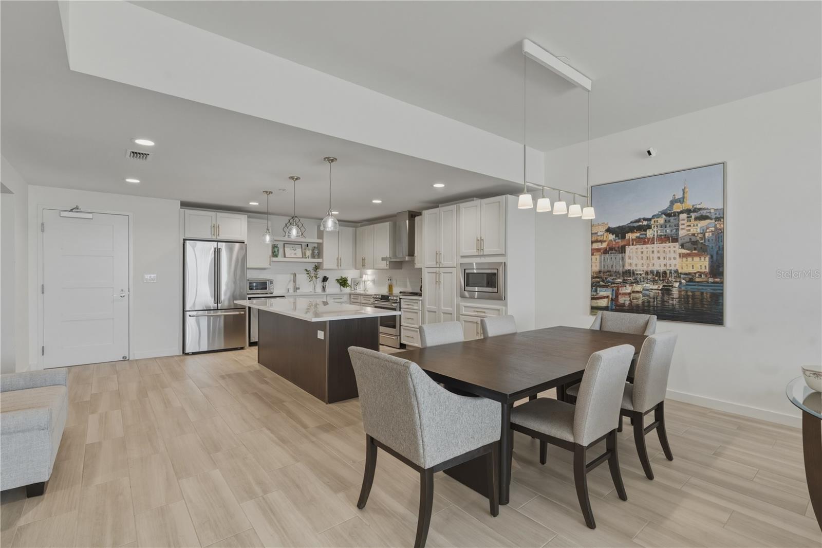 MARINA BAY 880 - Residential