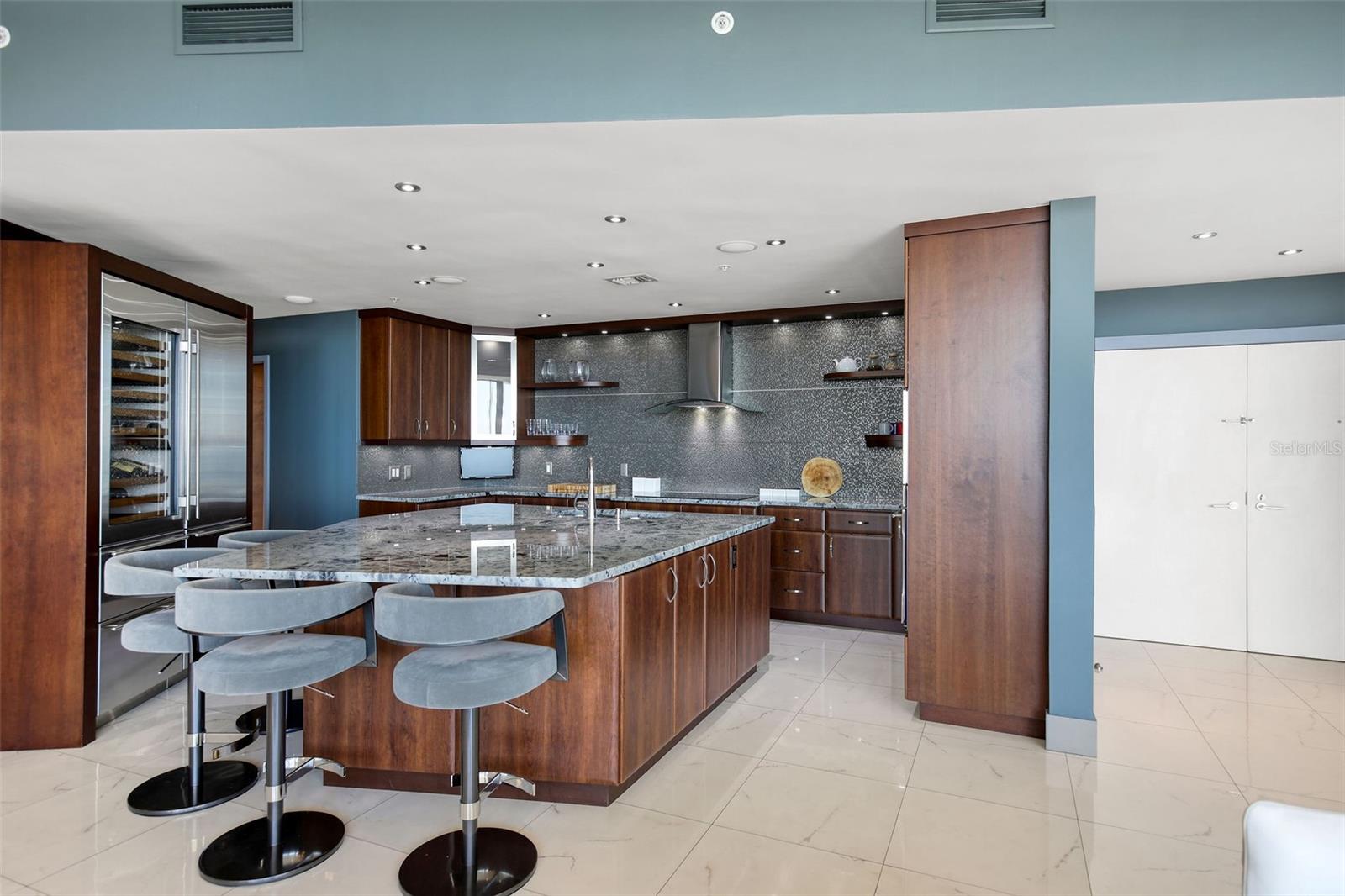 SIGNATURE PLACE CONDO - Residential Lease