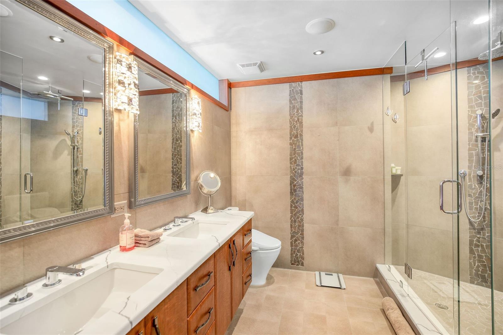 SIGNATURE PLACE CONDO - Residential Lease