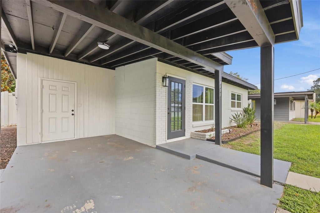 Photo of 1711 White Avenue, Orlando, FL 32806 (MLS # O6443200)