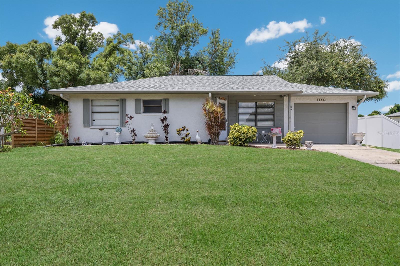 5202 FOXCROFT COURT