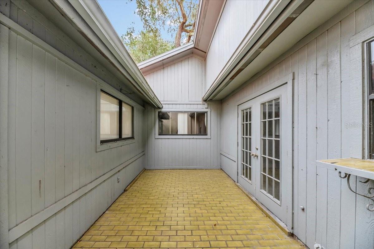 BLUFFS CHRISTINA 01 - Residential Lease