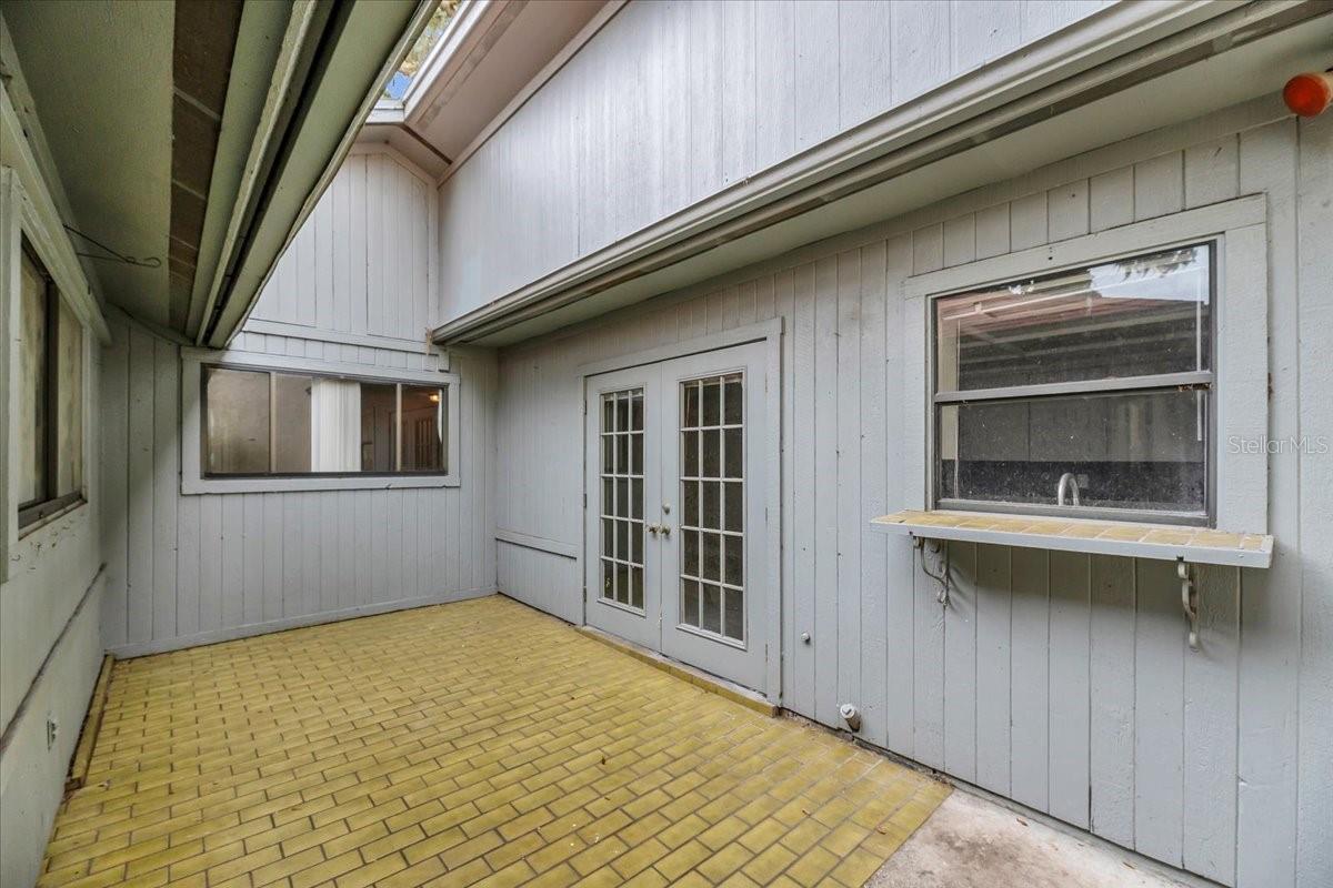 BLUFFS CHRISTINA 01 - Residential Lease