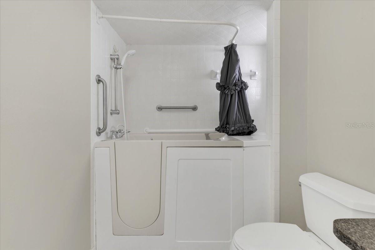 BLUFFS CHRISTINA 01 - Residential Lease