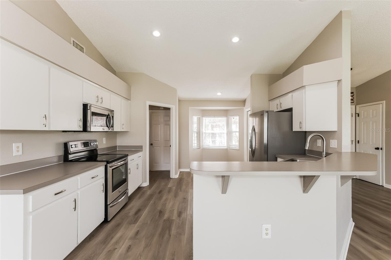 DEVONSHIRE MANOR - Residential