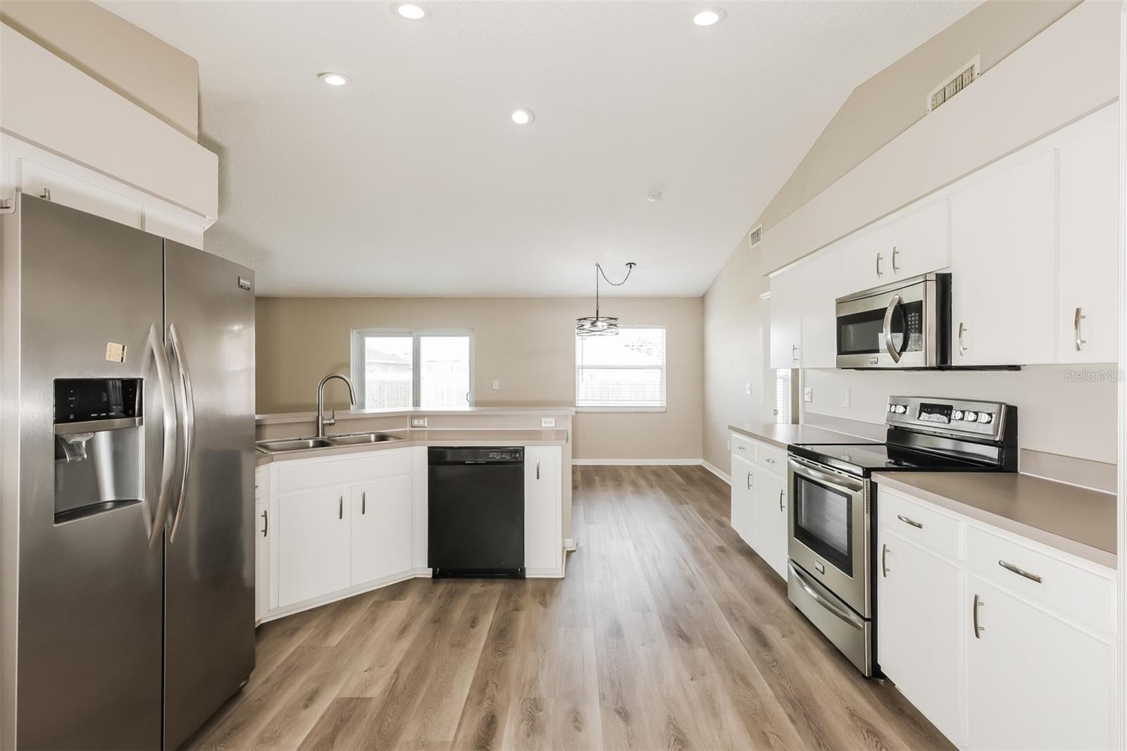 DEVONSHIRE MANOR - Residential