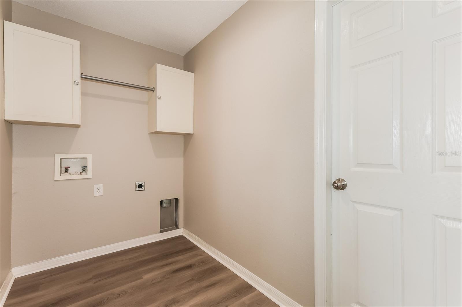 DEVONSHIRE MANOR - Residential