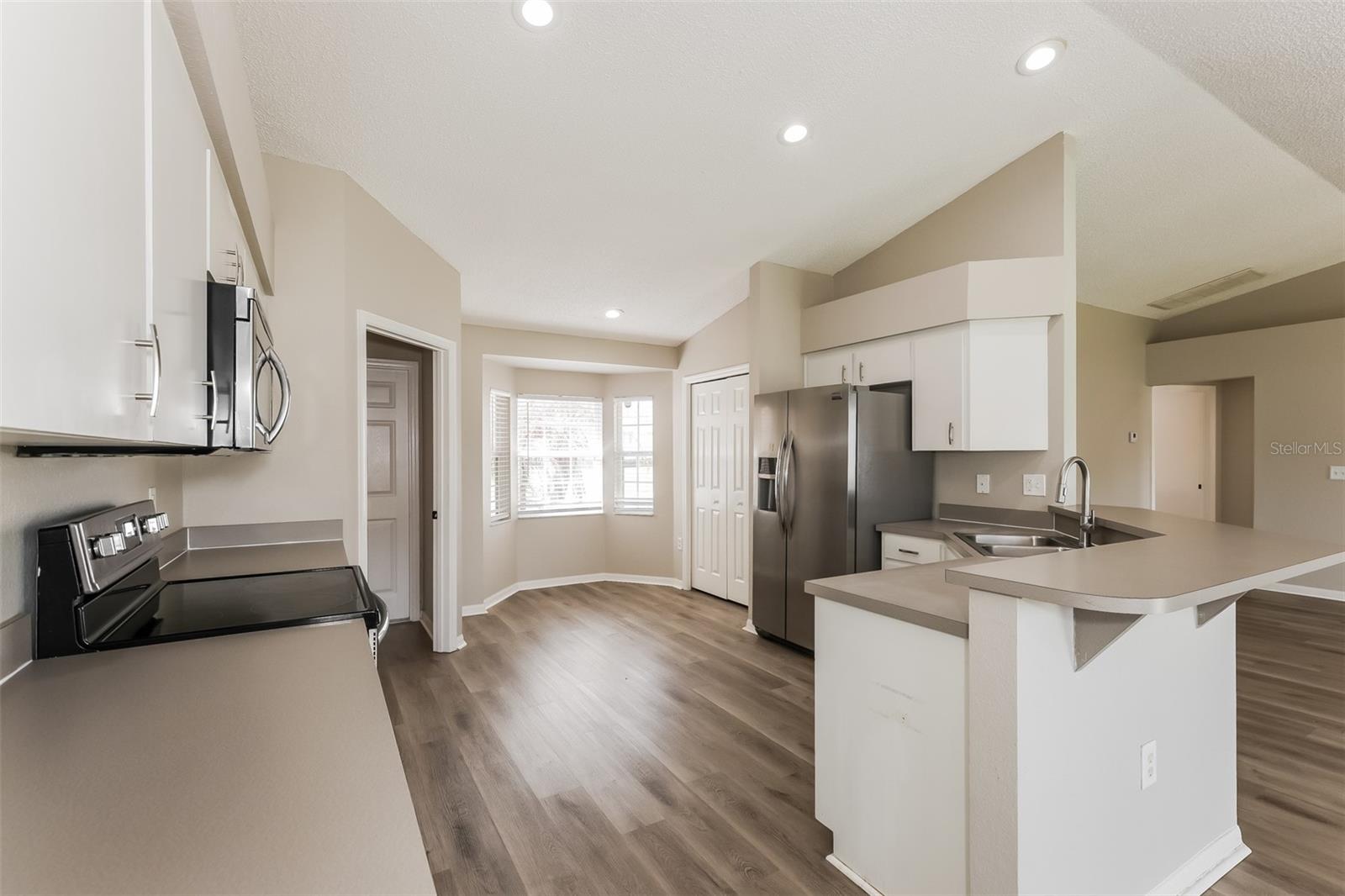 DEVONSHIRE MANOR - Residential