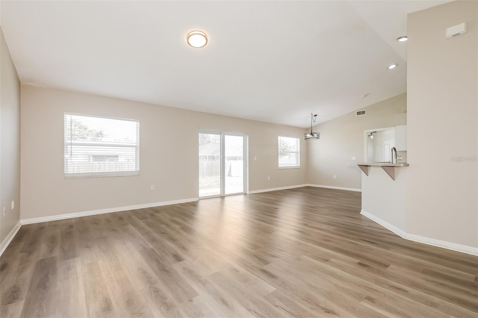 DEVONSHIRE MANOR - Residential