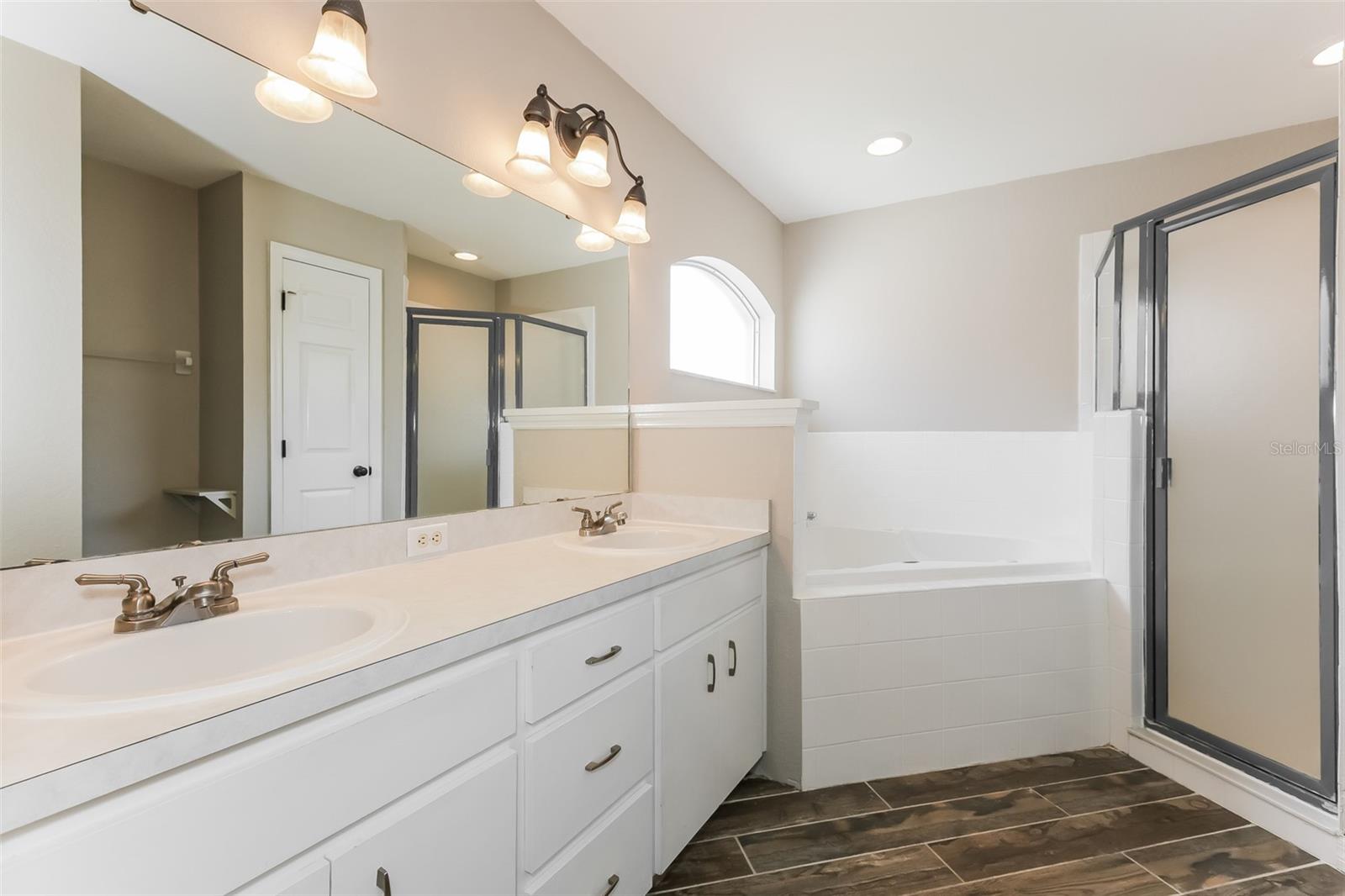 DEVONSHIRE MANOR - Residential