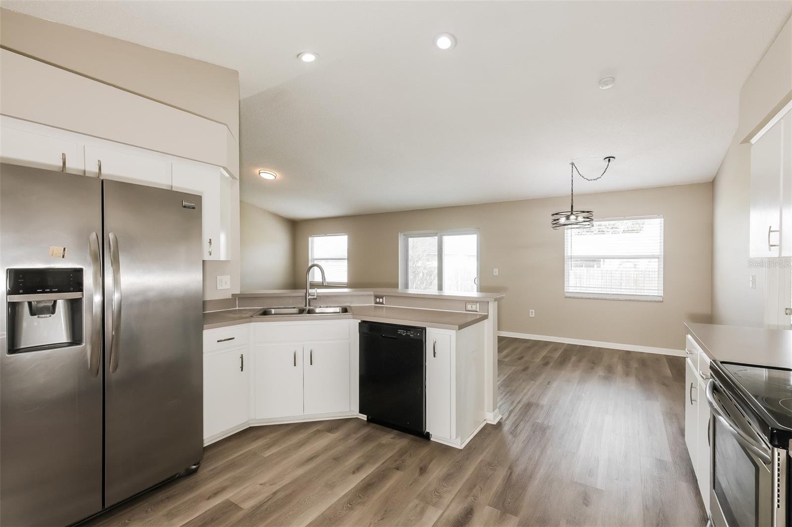 DEVONSHIRE MANOR - Residential