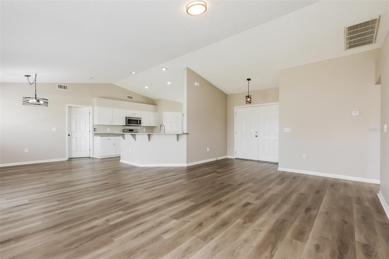 DEVONSHIRE MANOR - Residential