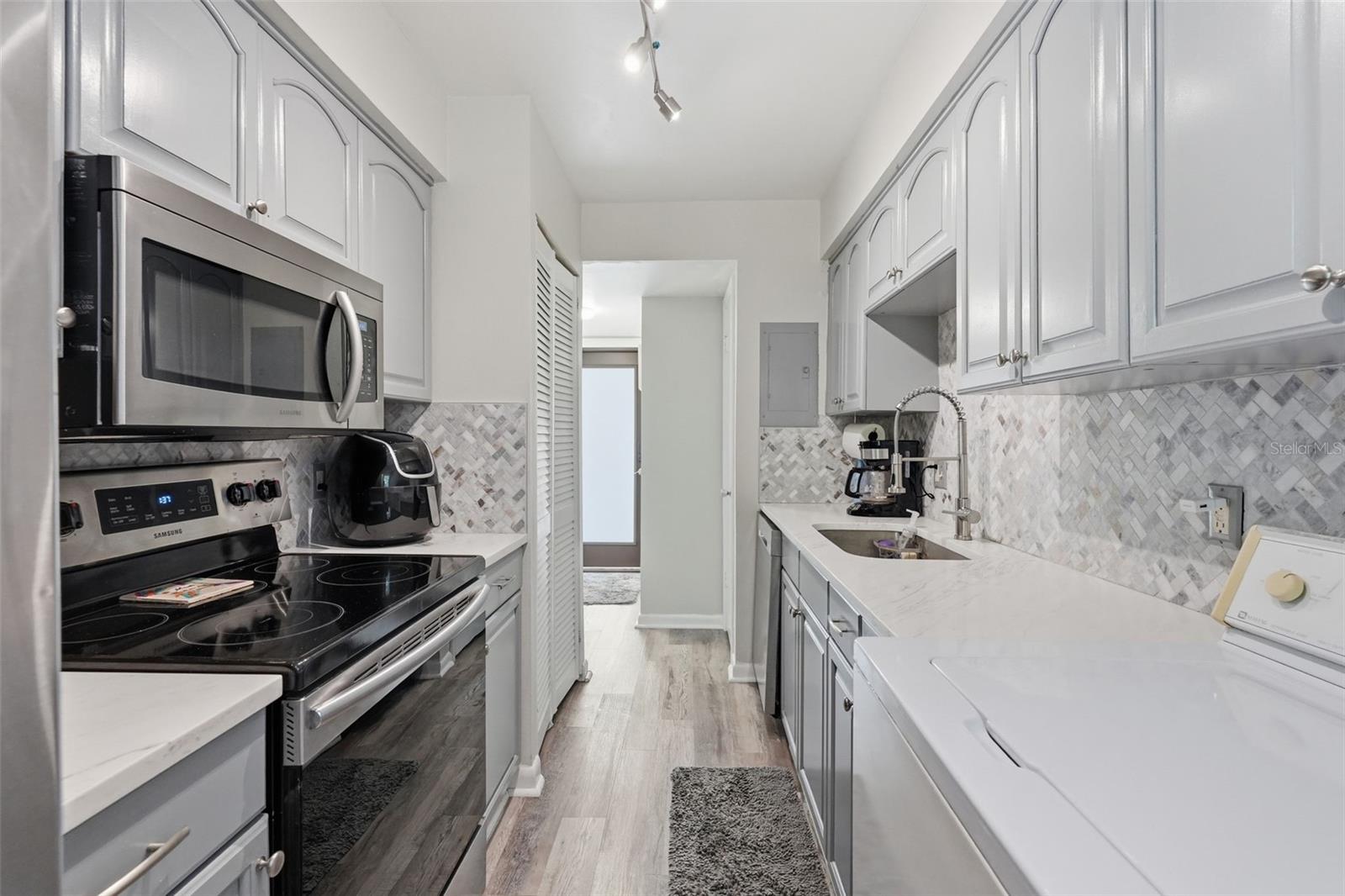 MAGNOLIA SQUARE CONDO INC - Residential