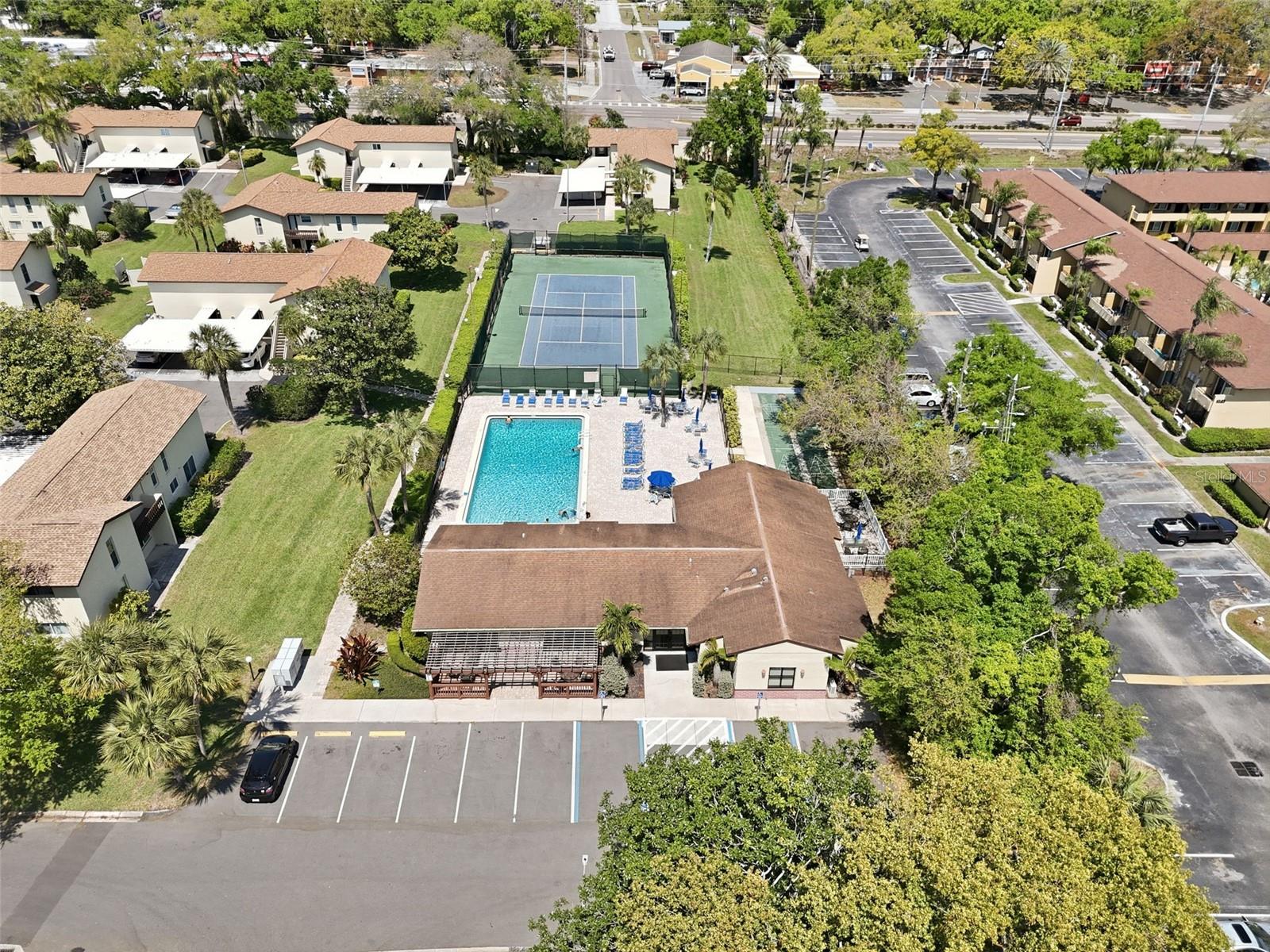 MAGNOLIA SQUARE CONDO INC - Residential