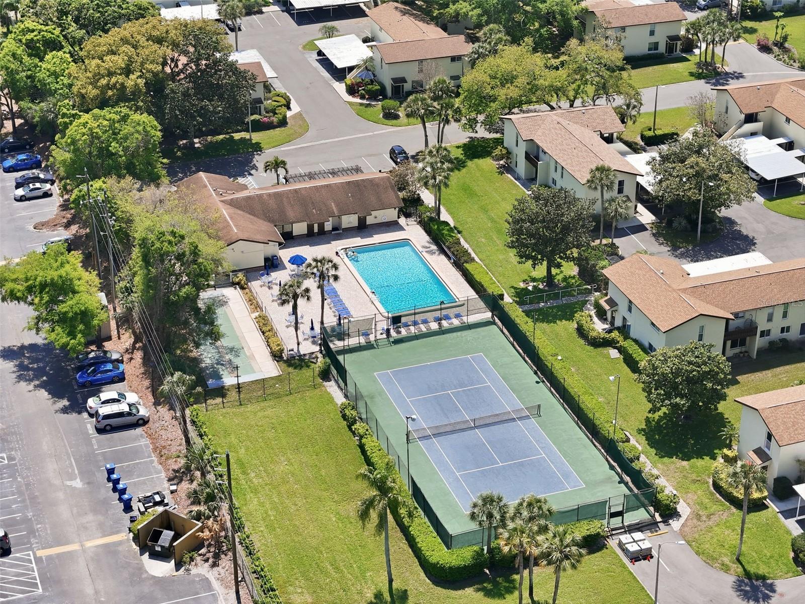 MAGNOLIA SQUARE CONDO INC - Residential