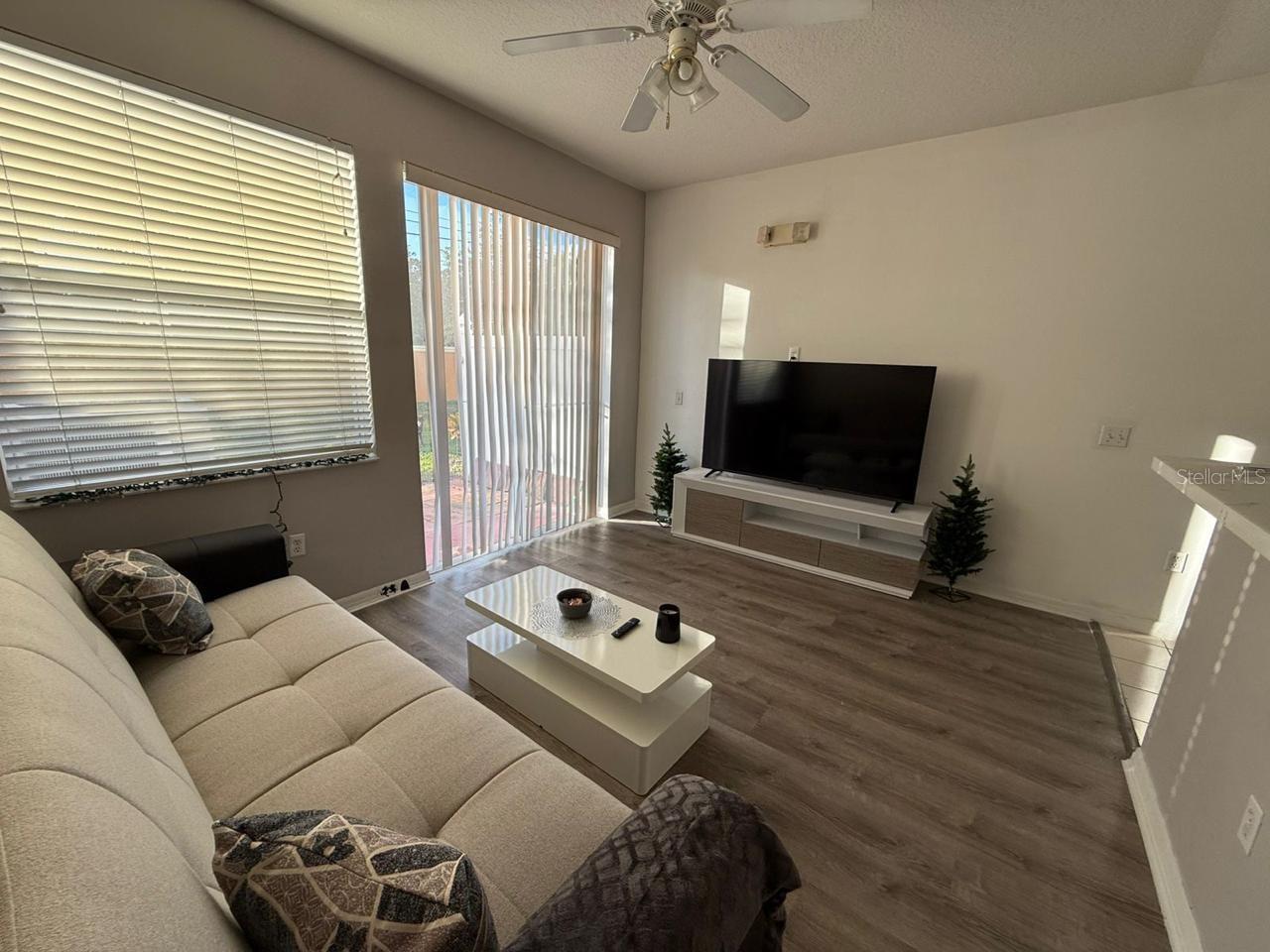 5210 PARADISE CAY CIRCLE