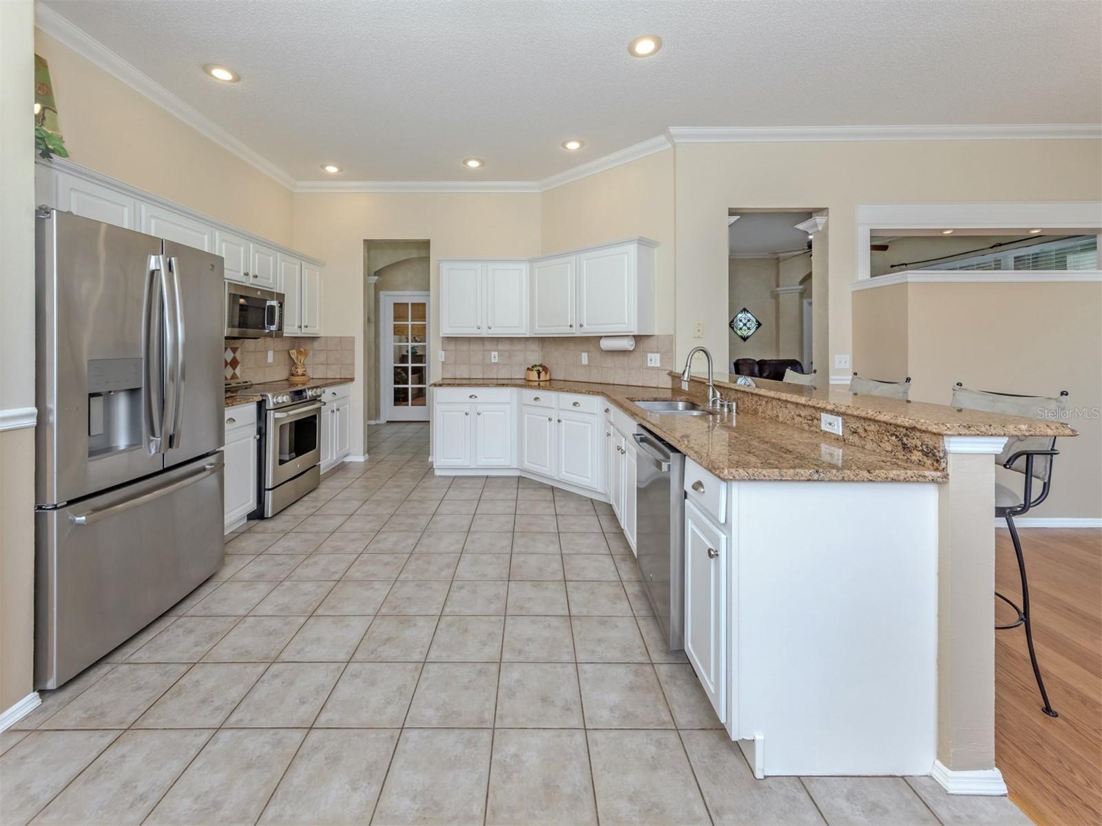 WOODMERE LAKES - Residential