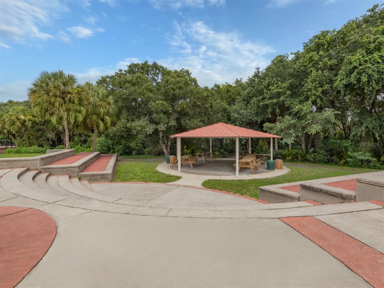 WOODMERE LAKES - Residential