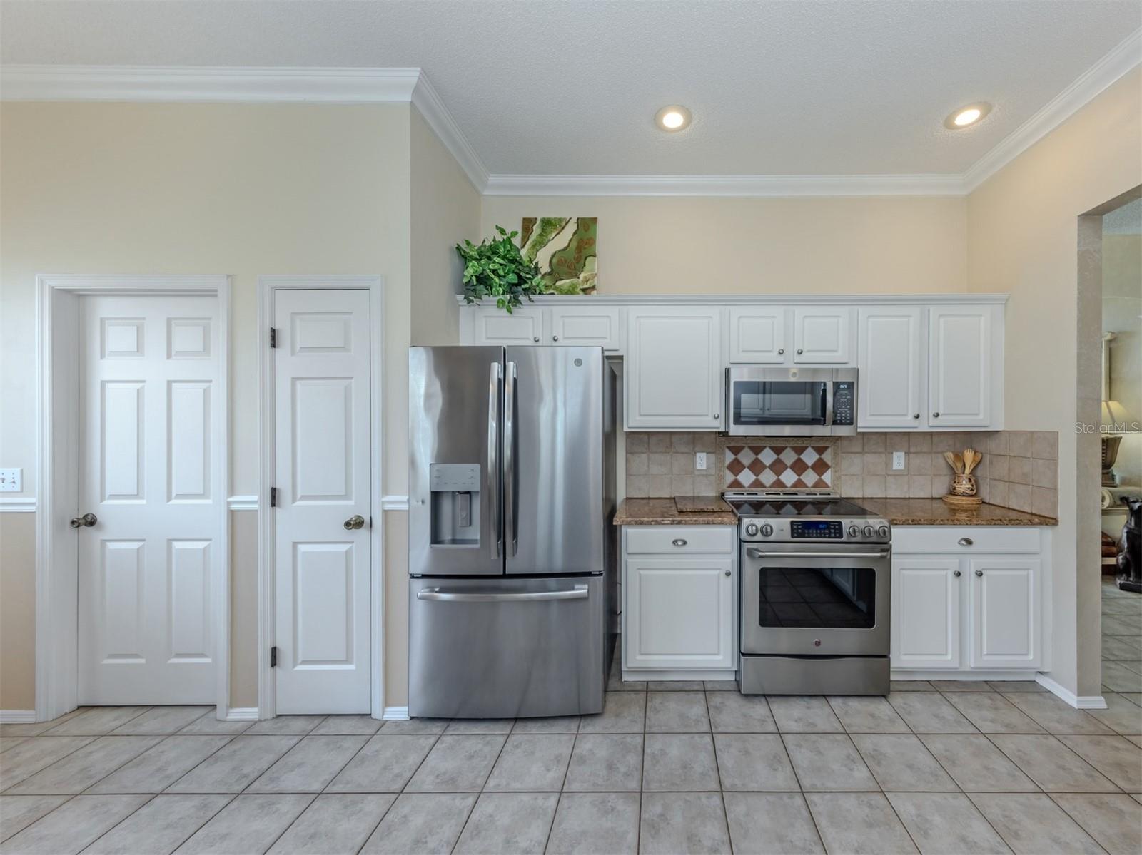 WOODMERE LAKES - Residential