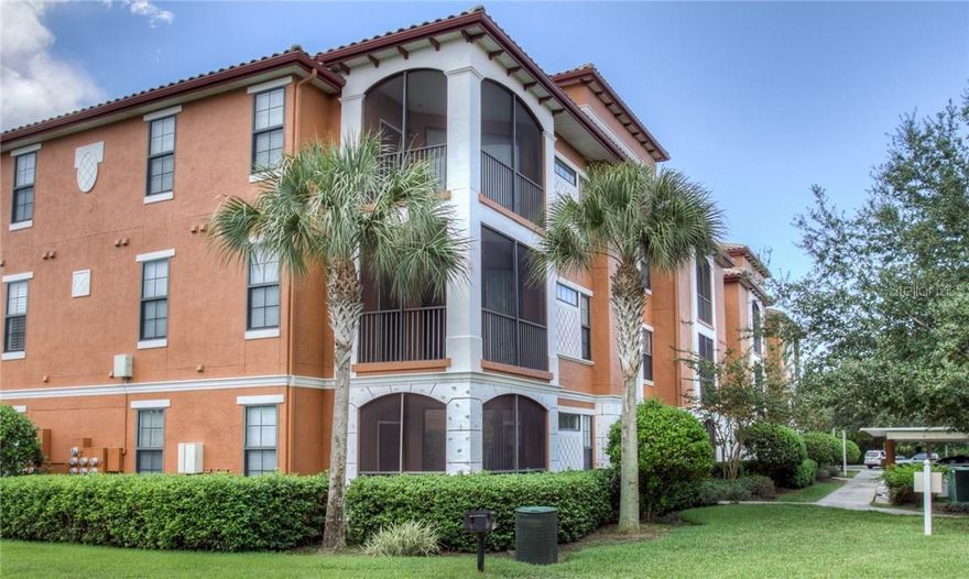 First floor 2bed,2 bath lake view Condo. Completely turnkey and beautifully decorated .All flooring has been upgraded to grayish hardwood look. Both bedrooms have Queen sized beds with a Flat screen TV in the Master and the Living Room .Full size washer and dryer in unit. Located in the gated "resort-like" Serenata complex complete with gorgeous heated pool ,clubhouse ,fitness center, car wash area ,walking paths ,lake and fountains on the tropical and lush landscaped grounds.
Conveniently located near many of the restaurants , grocery stores ,beaches , downtown and SRQ airport.
Call for off-season rates
.Booked for Jan-March2026