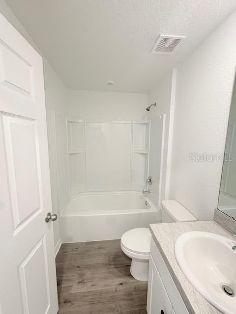 BELLE TERRE - Residential Lease