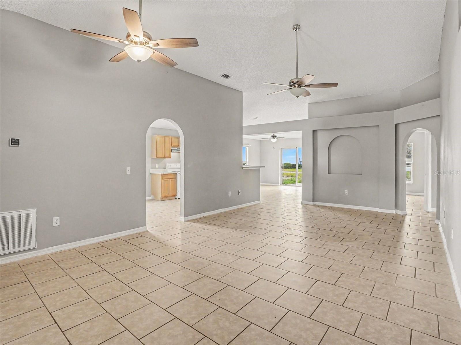 881 VANDERBILT DR
