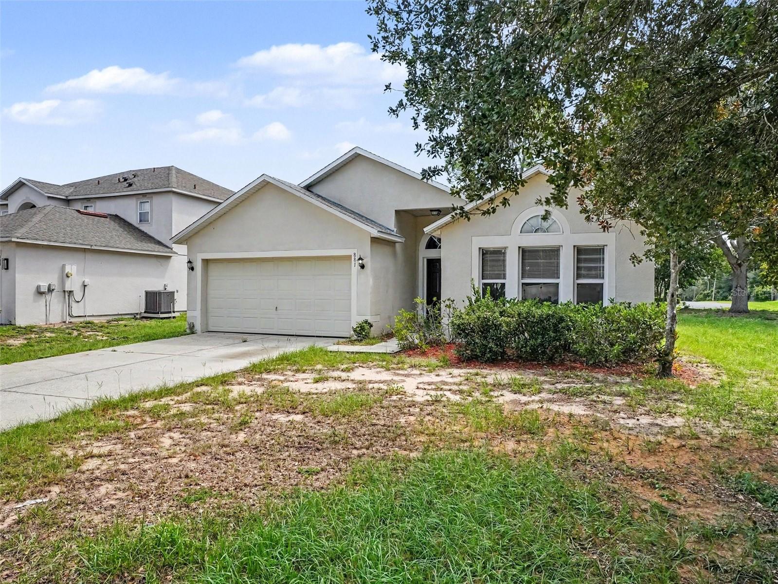 881 VANDERBILT DR