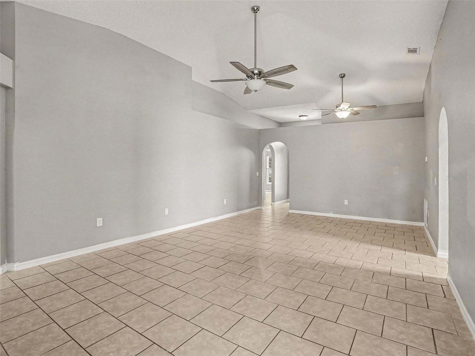 881 VANDERBILT DR