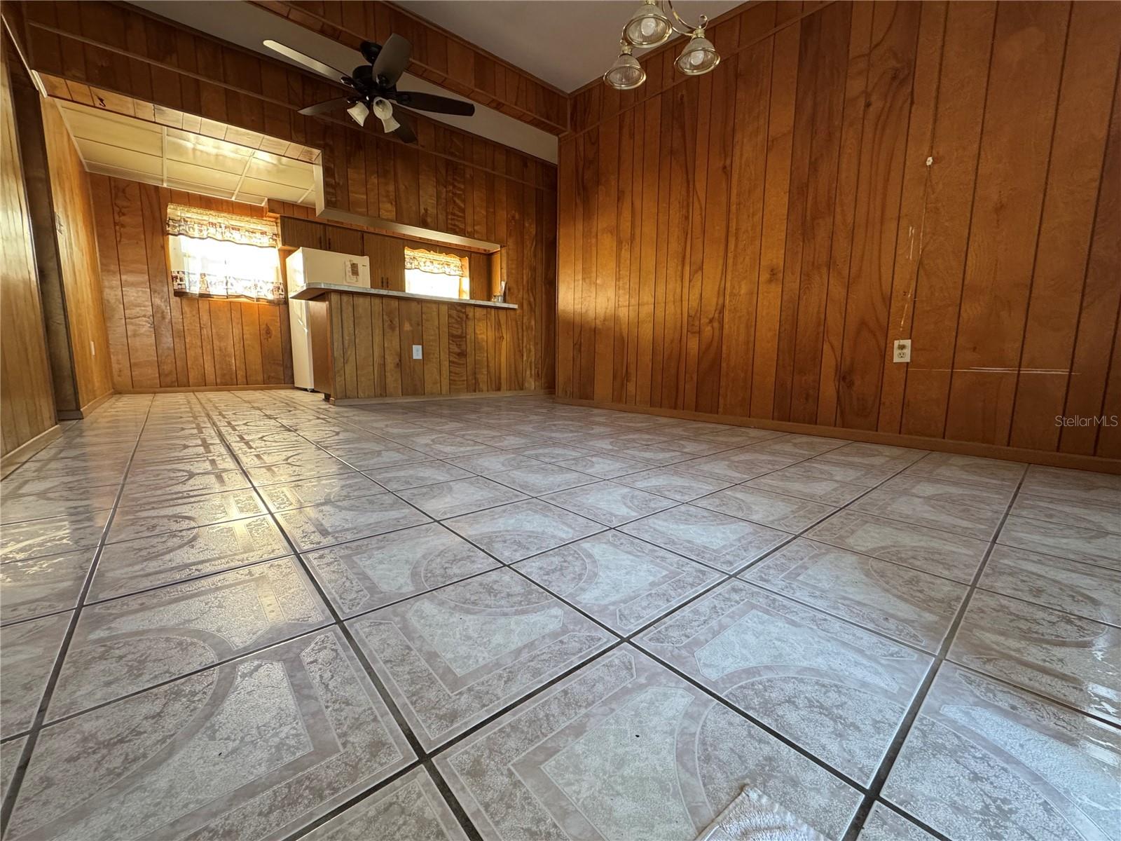 PINE CREST MANOR UNIT 1 - Residential