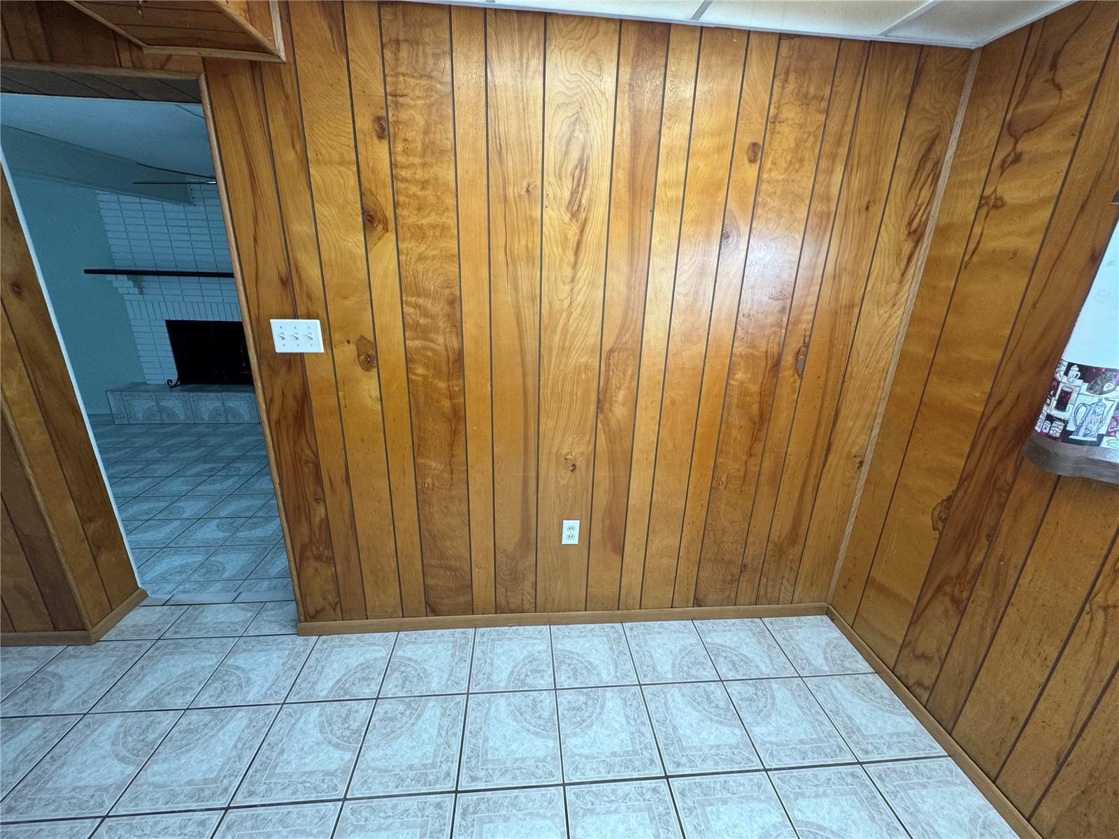 PINE CREST MANOR UNIT 1 - Residential