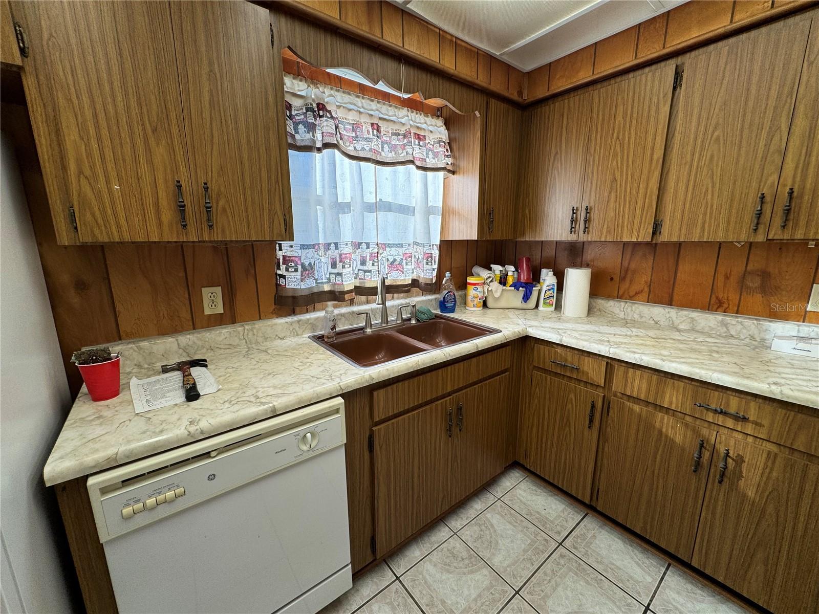 PINE CREST MANOR UNIT 1 - Residential