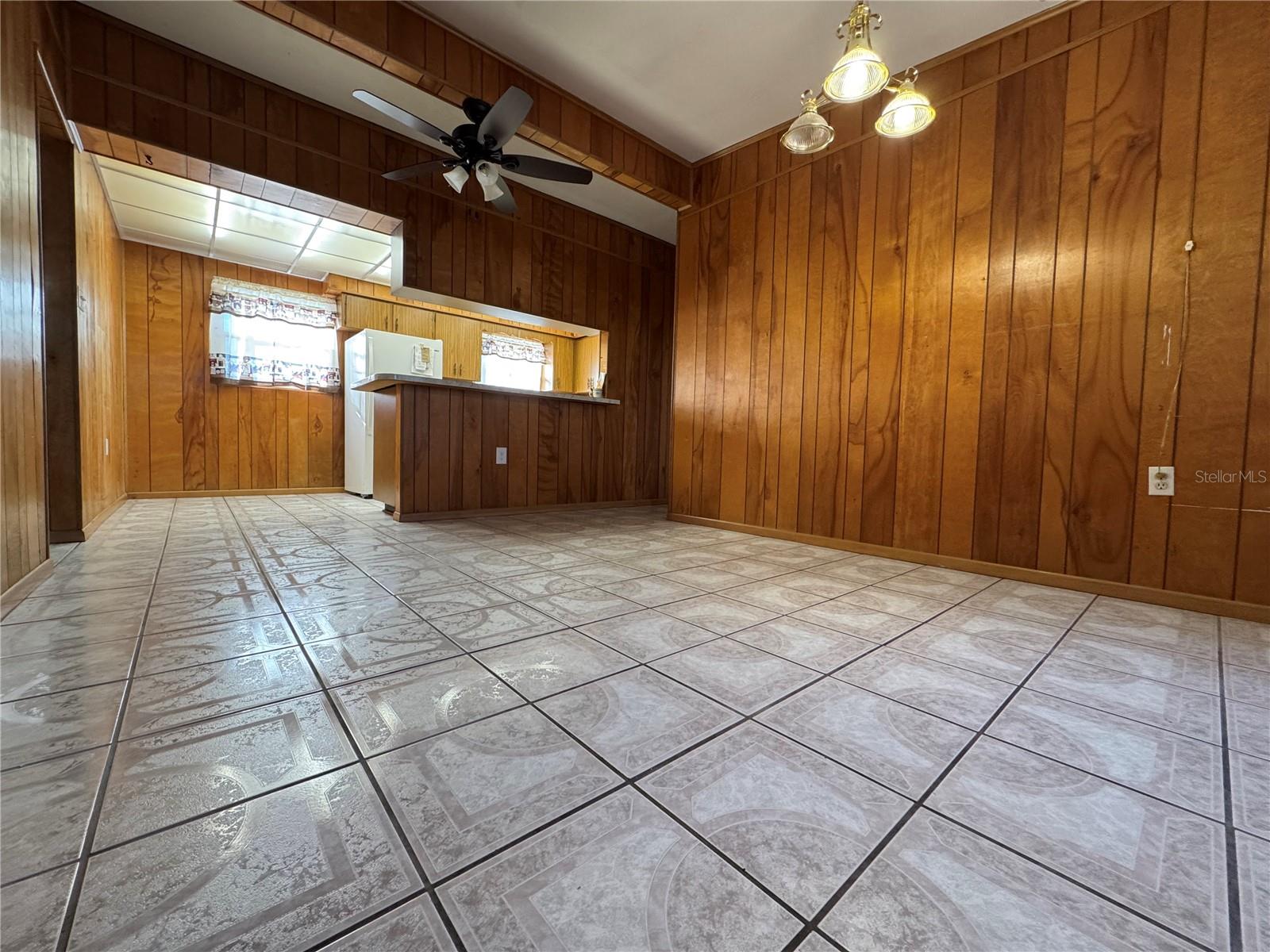 PINE CREST MANOR UNIT 1 - Residential