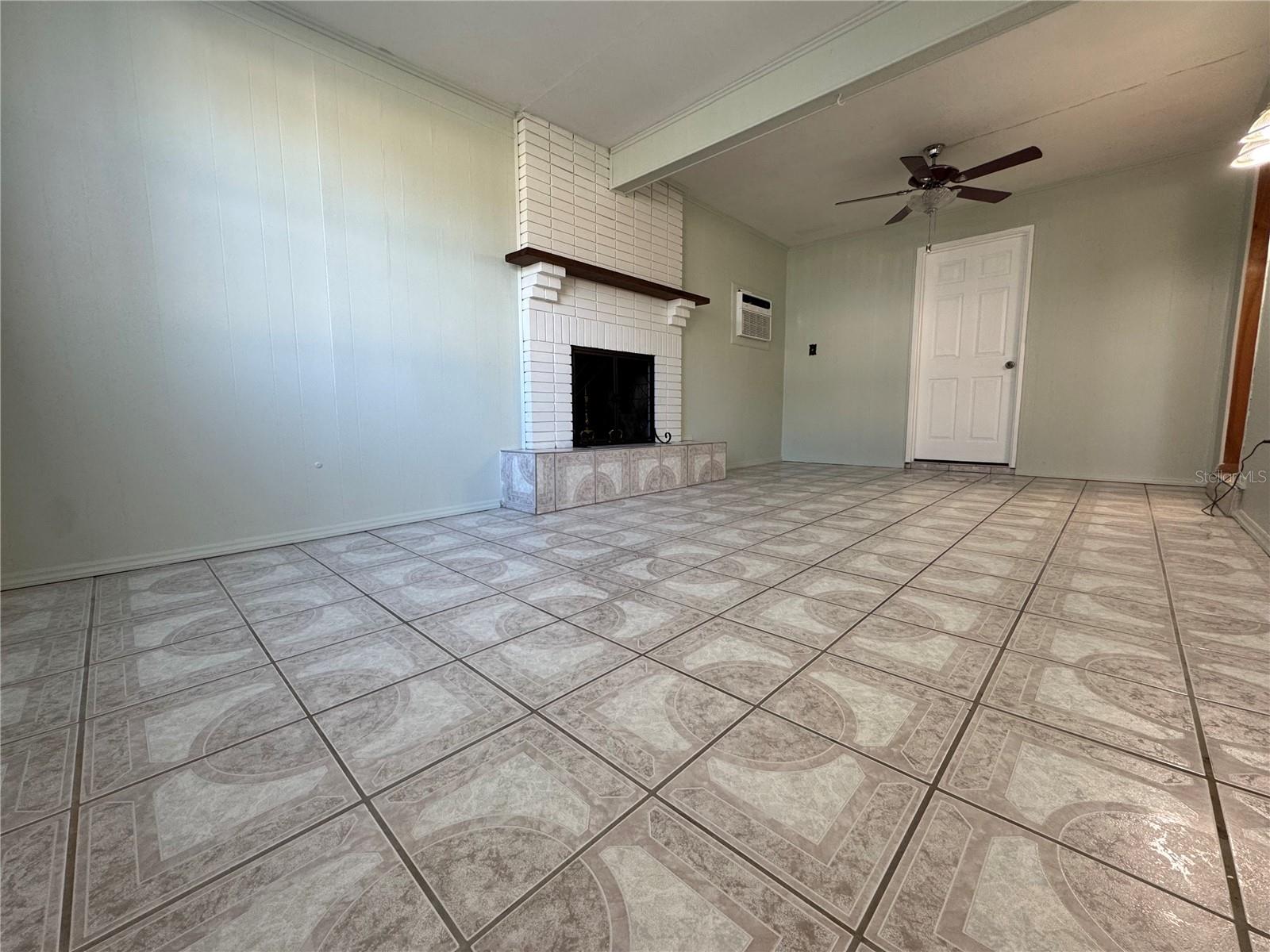 PINE CREST MANOR UNIT 1 - Residential