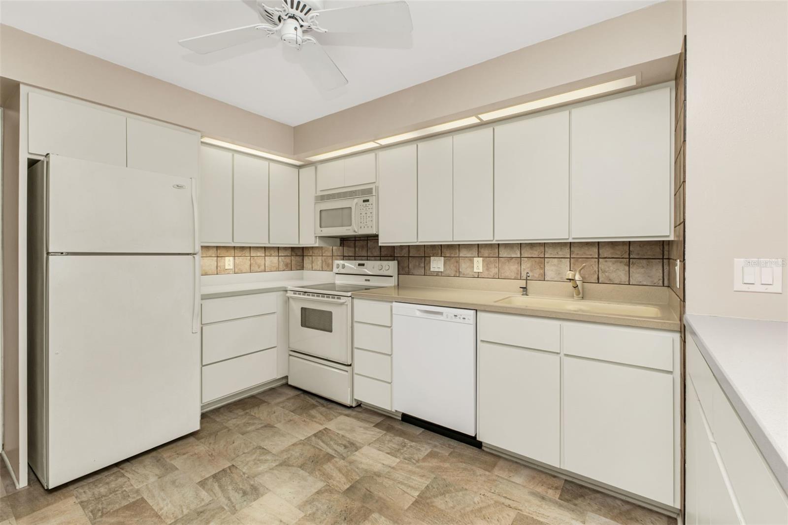 COLONY POINT - Residential