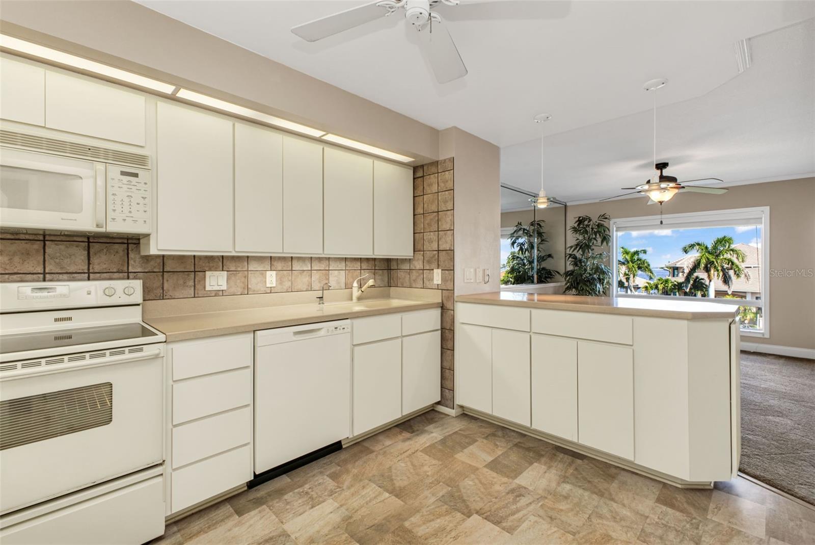 COLONY POINT - Residential