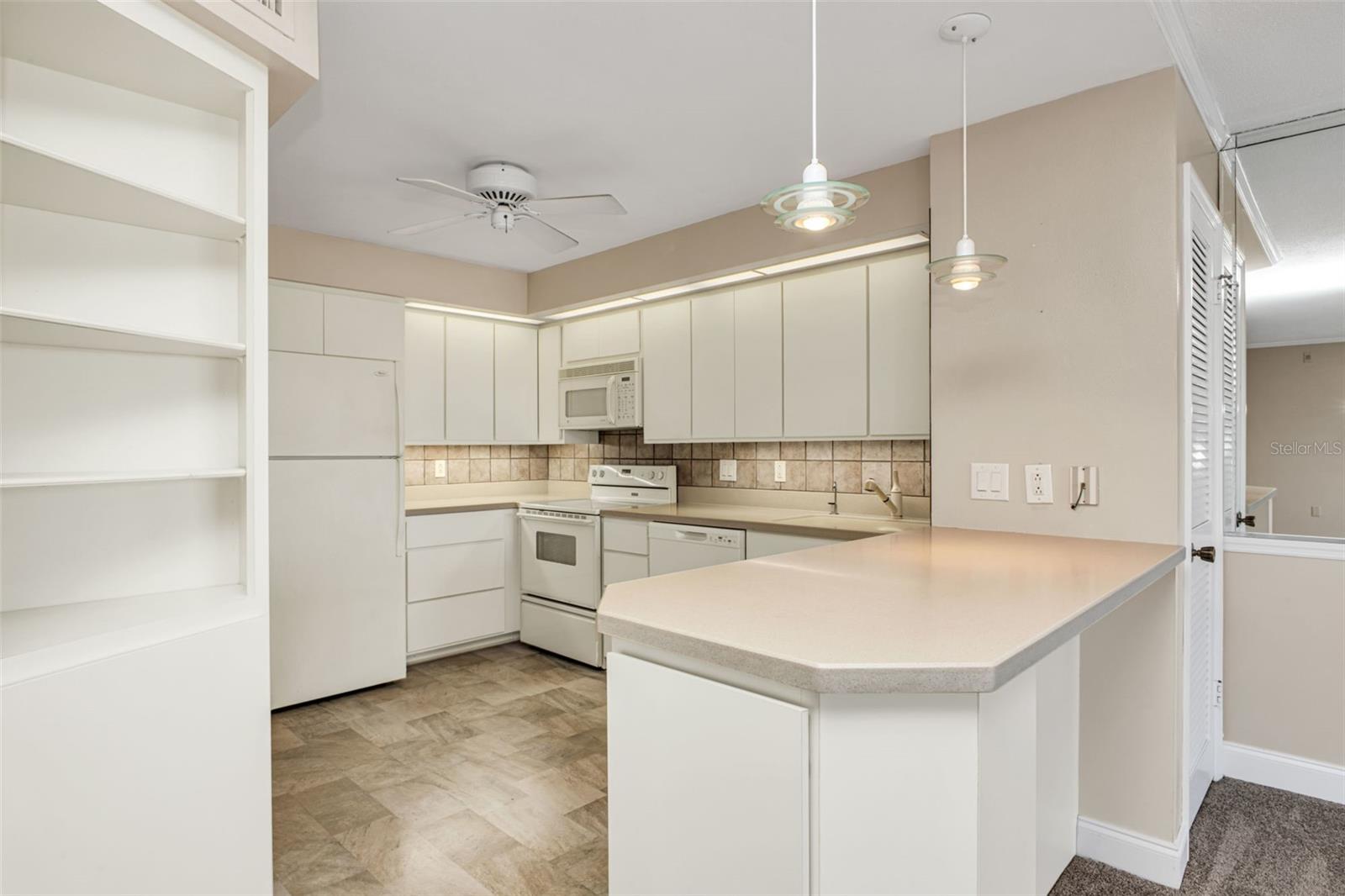 COLONY POINT - Residential