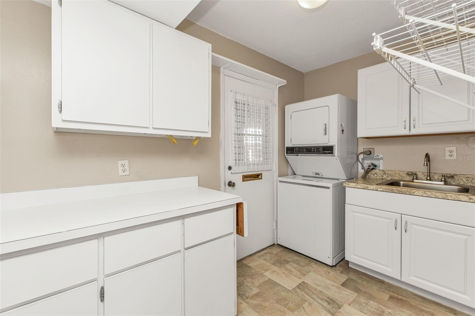 COLONY POINT - Residential