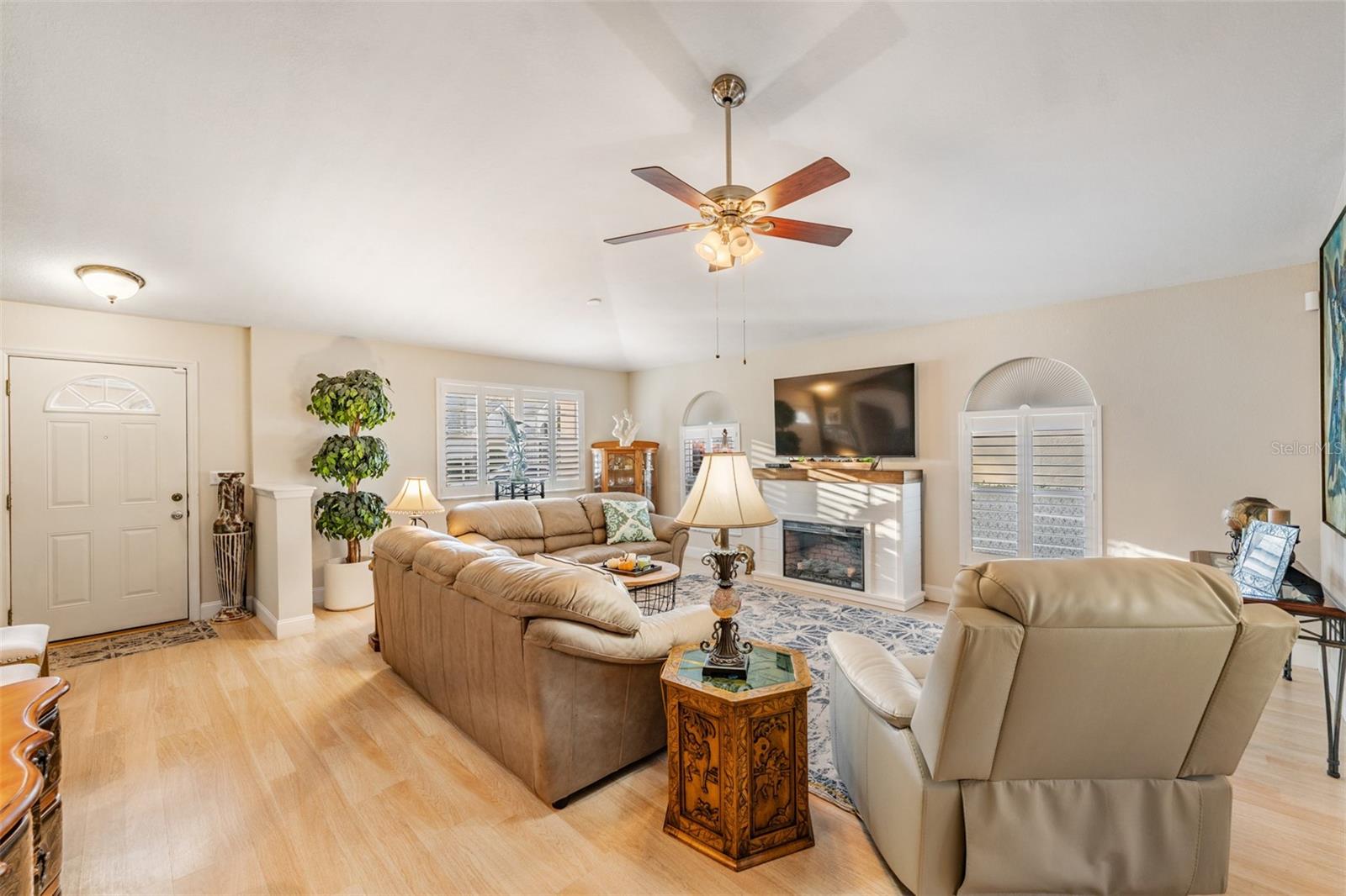 WALDEN LAKE/LAUREL LAKE - Residential