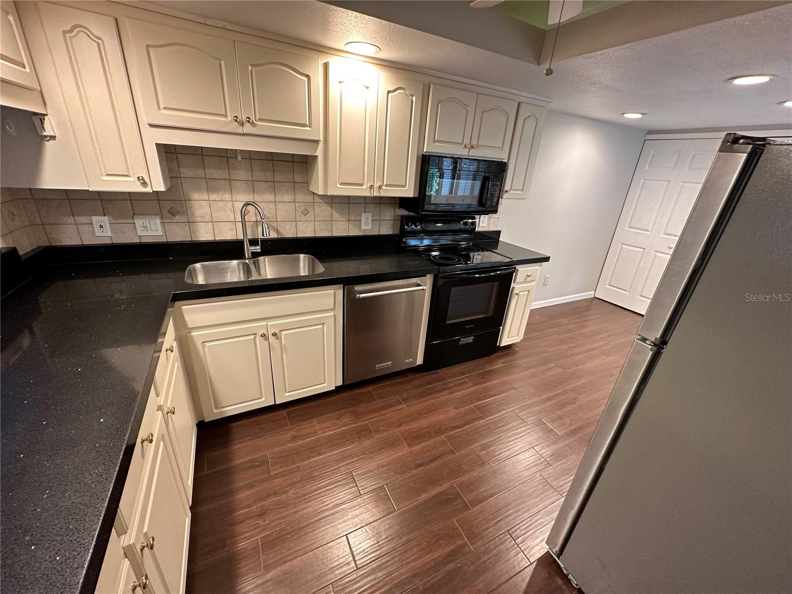 LAKE OF THE WOODS SEC 12 TWNHS - Residential Lease