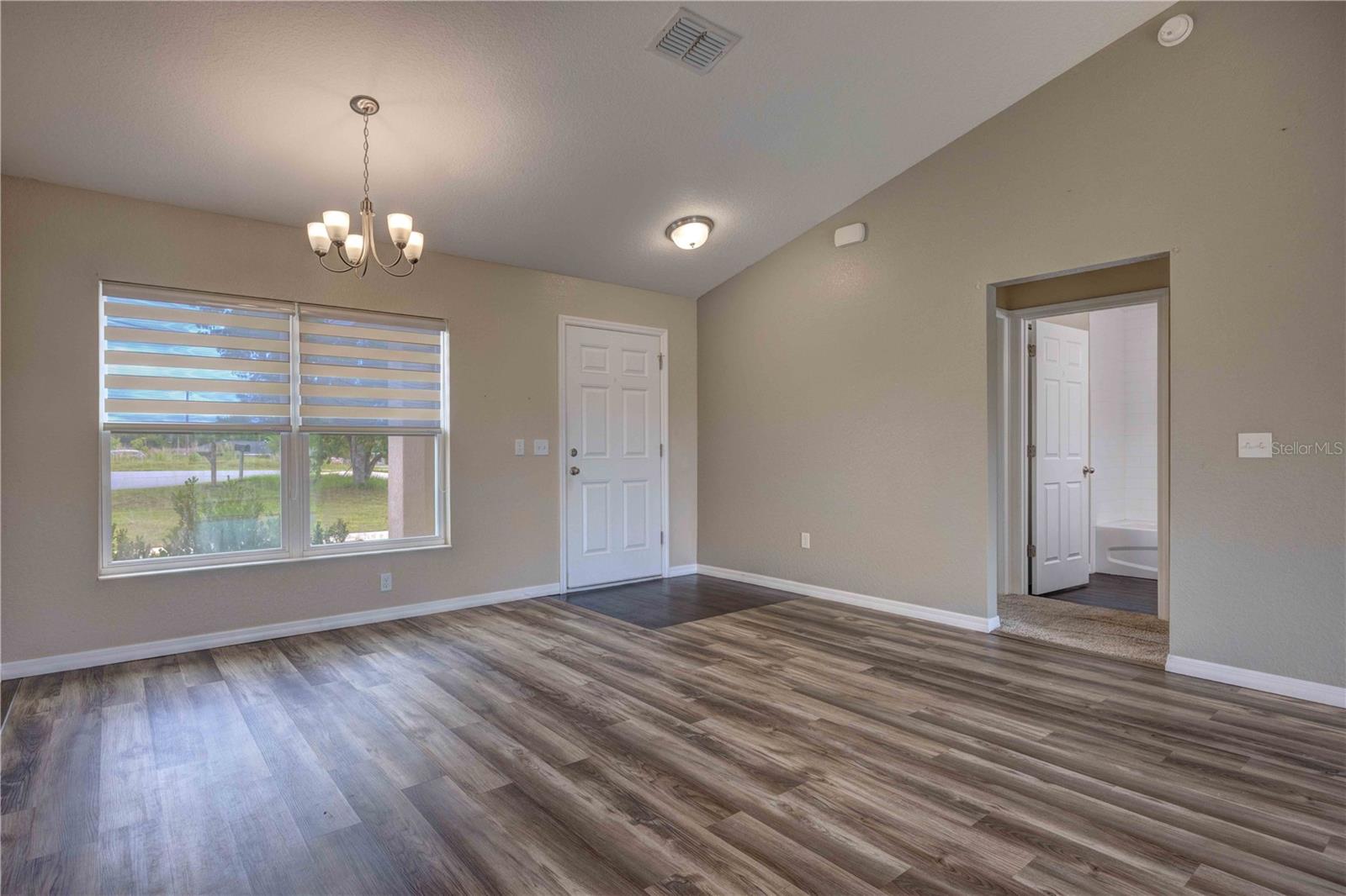 6 LAUREL PASS CT