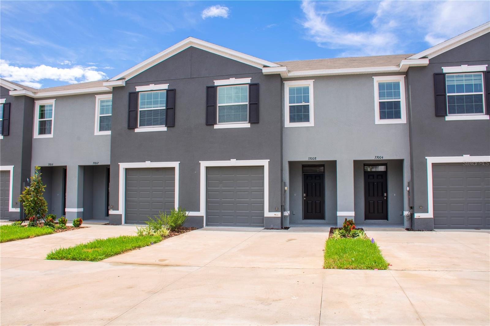 Experience comfort and style in this nearly new 3-bedroom, 2.5-bath townhome located in the desirable Avalon Park Wesley Chapel community. Built just one year ago, this home features a contemporary layout with well-designed spaces and quality finishes throughout.
Highlights include a modern kitchen with stainless steel appliances, a spacious and bright living area, built-in closets in the bedrooms, and a private patio perfect for outdoor enjoyment. The home also offers a one-car garage with additional driveway parking.
Residents enjoy access to a community clubhouse, swimming pool, parks, and recreational areas. Conveniently situated just 2 minutes from Downtown Wesley Chapel, with easy access to shopping, dining, and entertainment options.