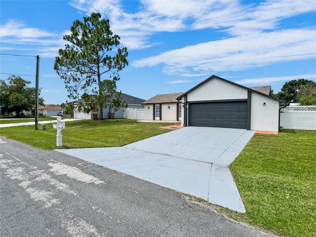 Photo of 959 Derbyshire Drive, Kissimmee, FL 34758 (MLS # O6415208)