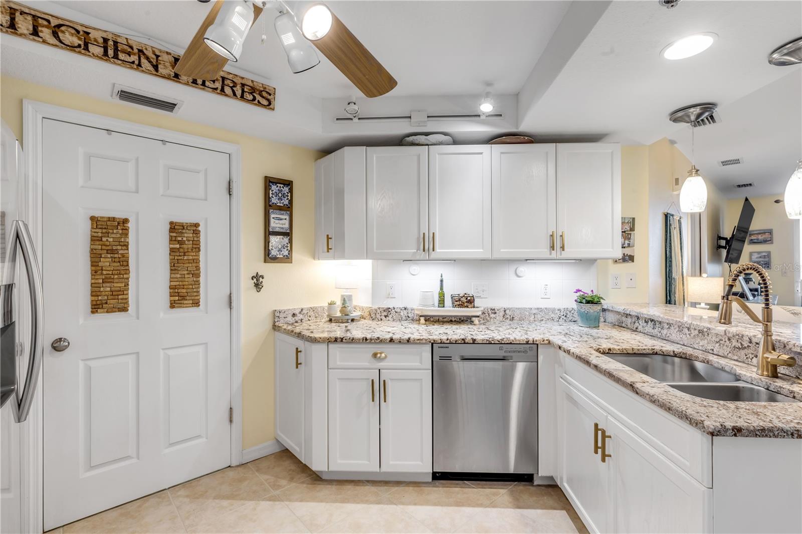 OCEAN WALK NSB BLDG 16 - Residential