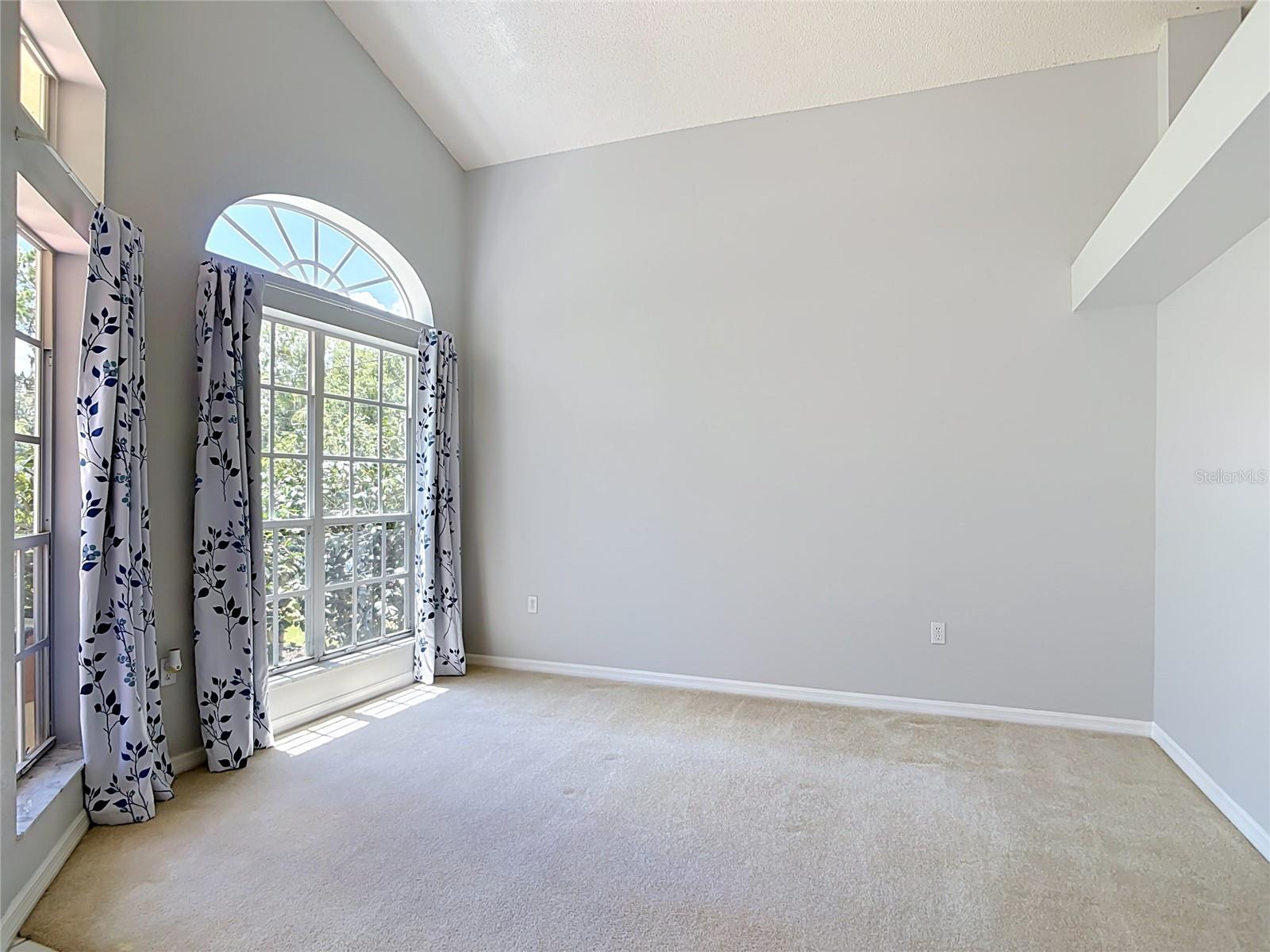390 MAGNOLIA PLACE
