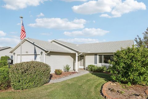 Photo of 26209 Newcombe Circle, Leesburg, FL 34748 (MLS # G5104476)