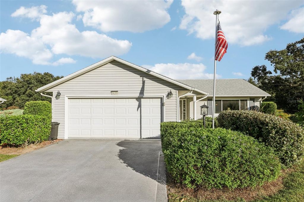 Photo of 26209 Newcombe Circle, Leesburg, FL 34748 (MLS # G5104476)