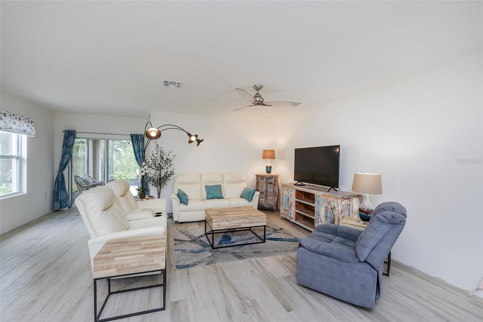 SABAL LAKES - Residential