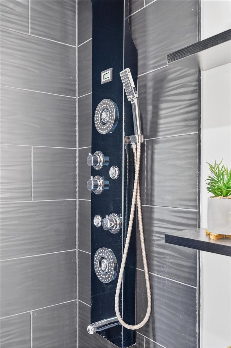 BLOOMINGDALE SEC J - Residential